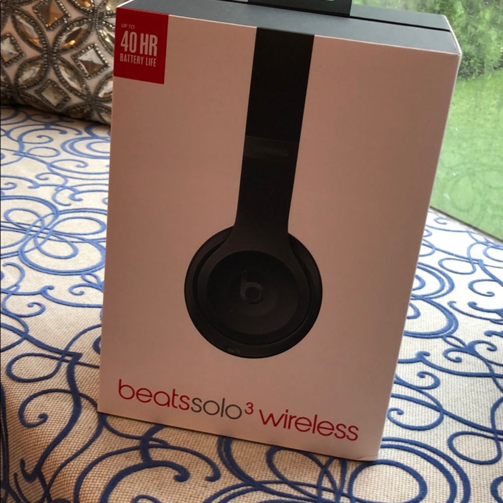 Worn once beats wireless headphones